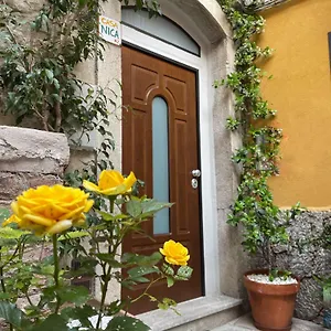 https://casanica-taormina.taorminaitalyhotels.com