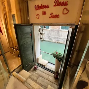 https://venice-luxury-watersdoor.hotelslidodijesolo.com